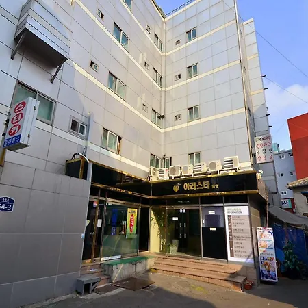 Running Man Hostel